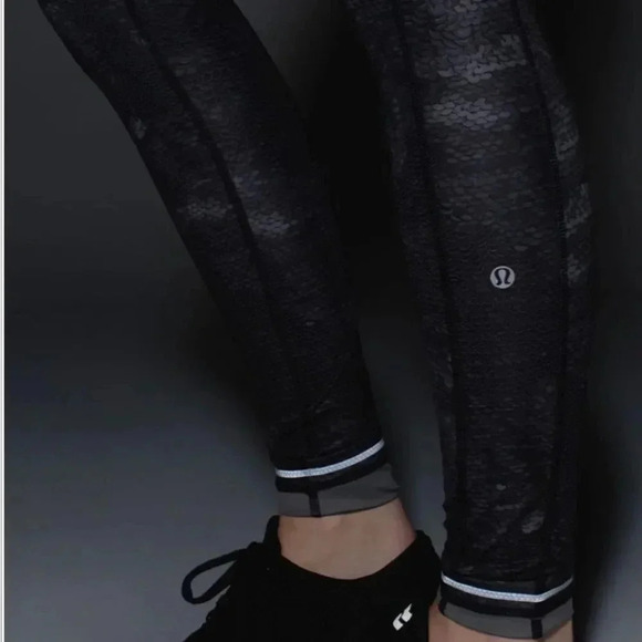 Lululemon sz 2 Speed Tight II *Full-On Luxtreme
Sequin Snake Slate Black / Black - Picture 16 of 16